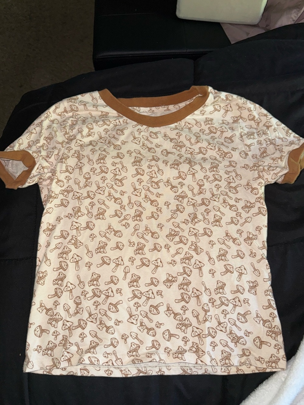 🖤NO BOUNDARIES JUNIORS CREAM/ BROWN MUSHROOM CROP TOP SIZE XS🖤